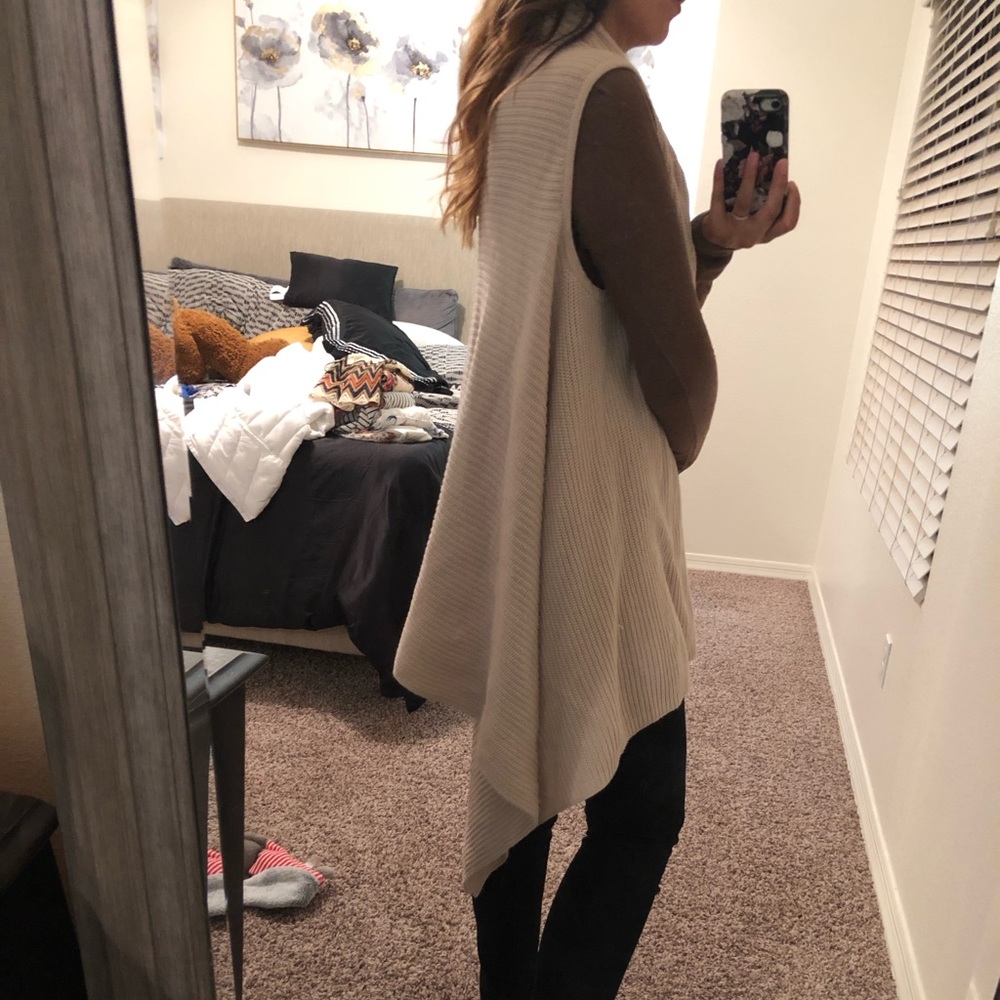 ♦️FINAL Price Drop♦️Cream Woven Long vest